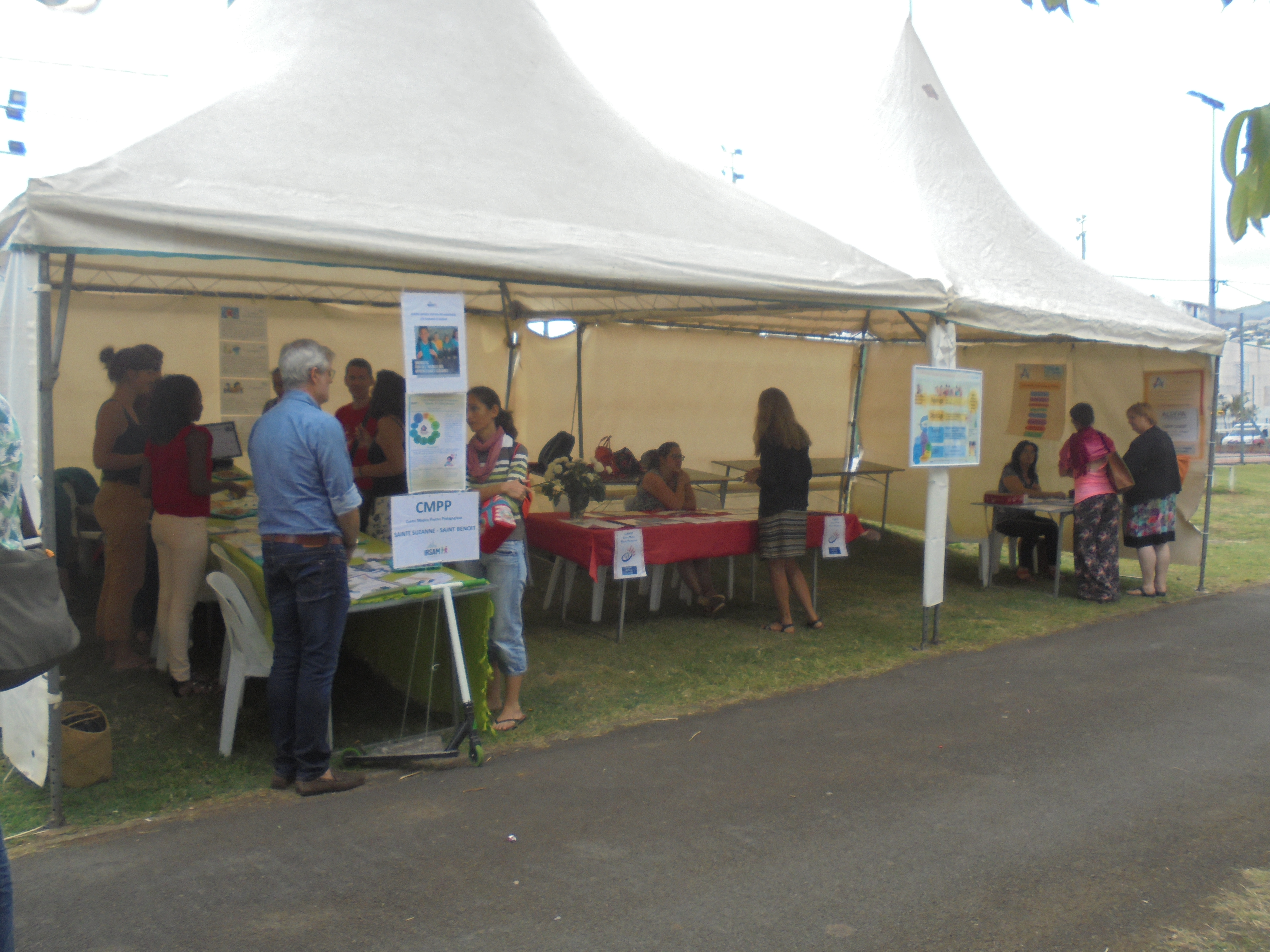 Photo Journee Nationale des DYS 2017 - 29 - Stand Centre Medico Psycho Pedagogique de la Fondation Pere Favron .JPG